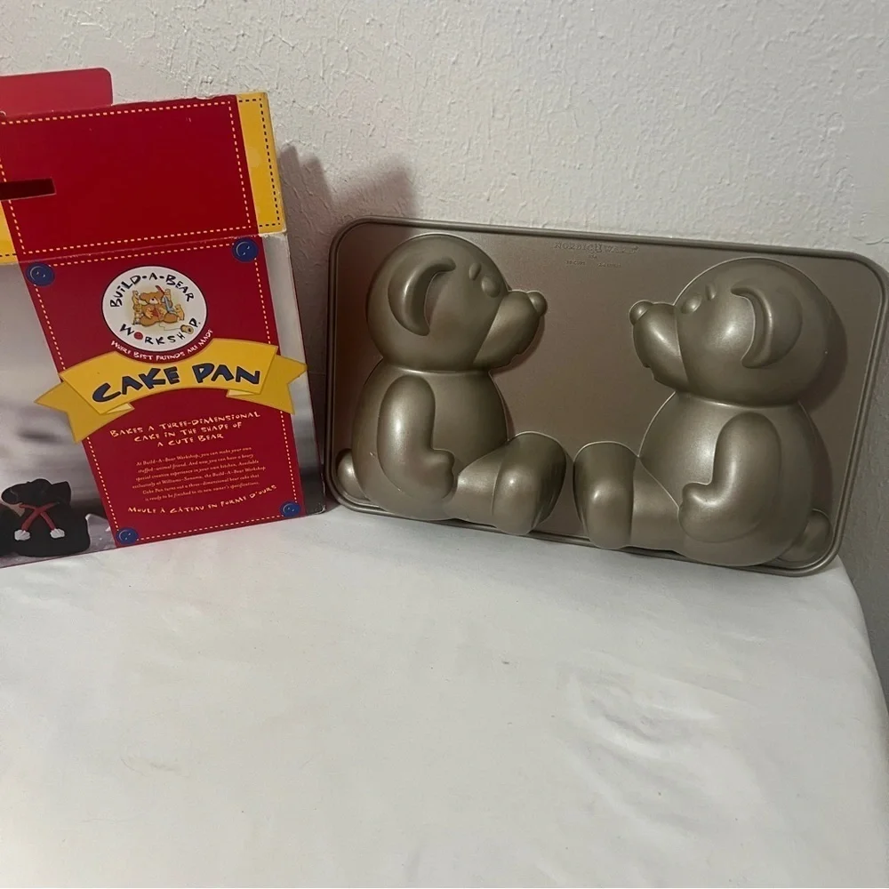 Nordic Ware Nonstick William Sonoma 3D Build A Bear Cake Pan NWOT Cast Aluminum